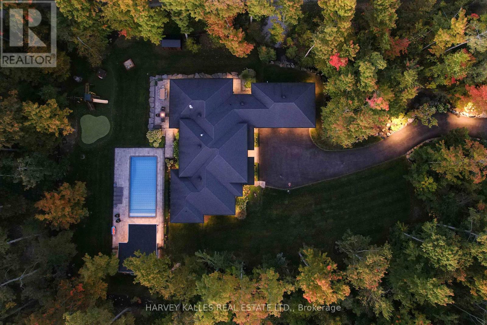 42 WINDFIELD DRIVE W