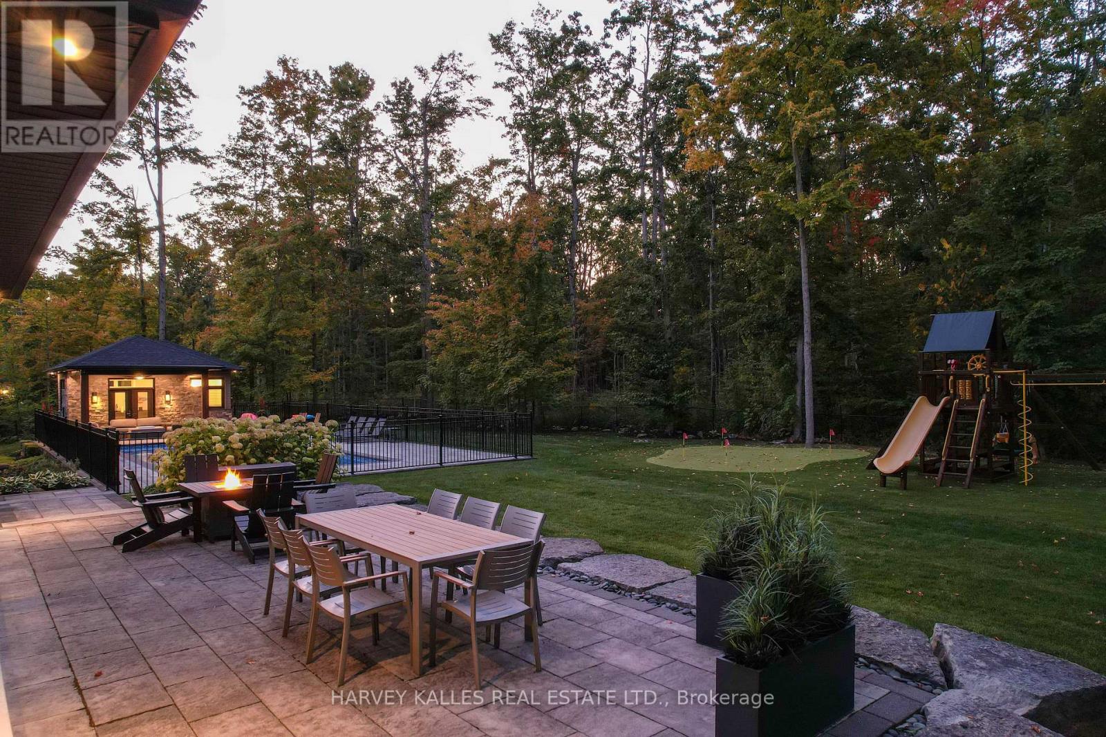42 WINDFIELD DRIVE W