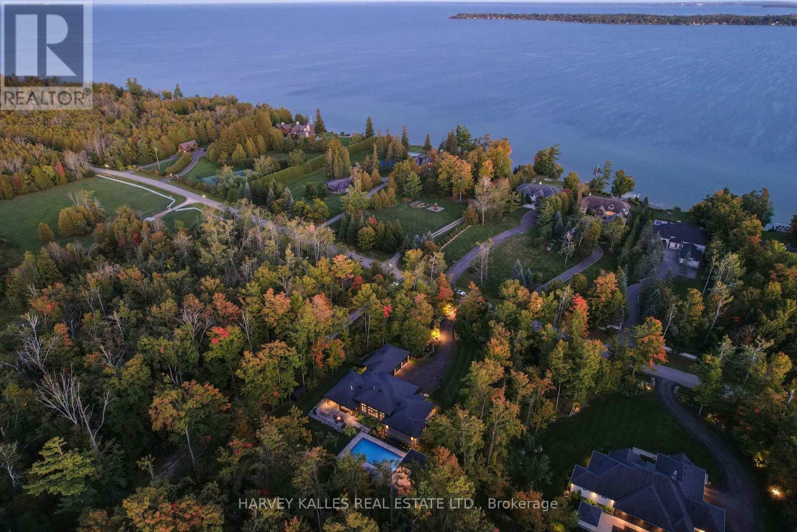42 WINDFIELD DRIVE W