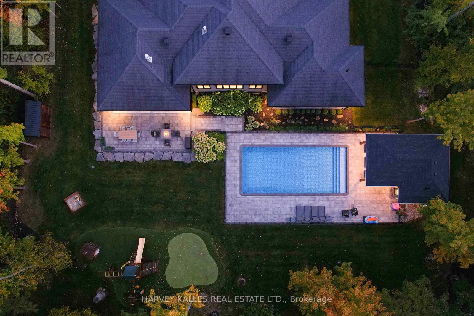 42 WINDFIELD DRIVE W