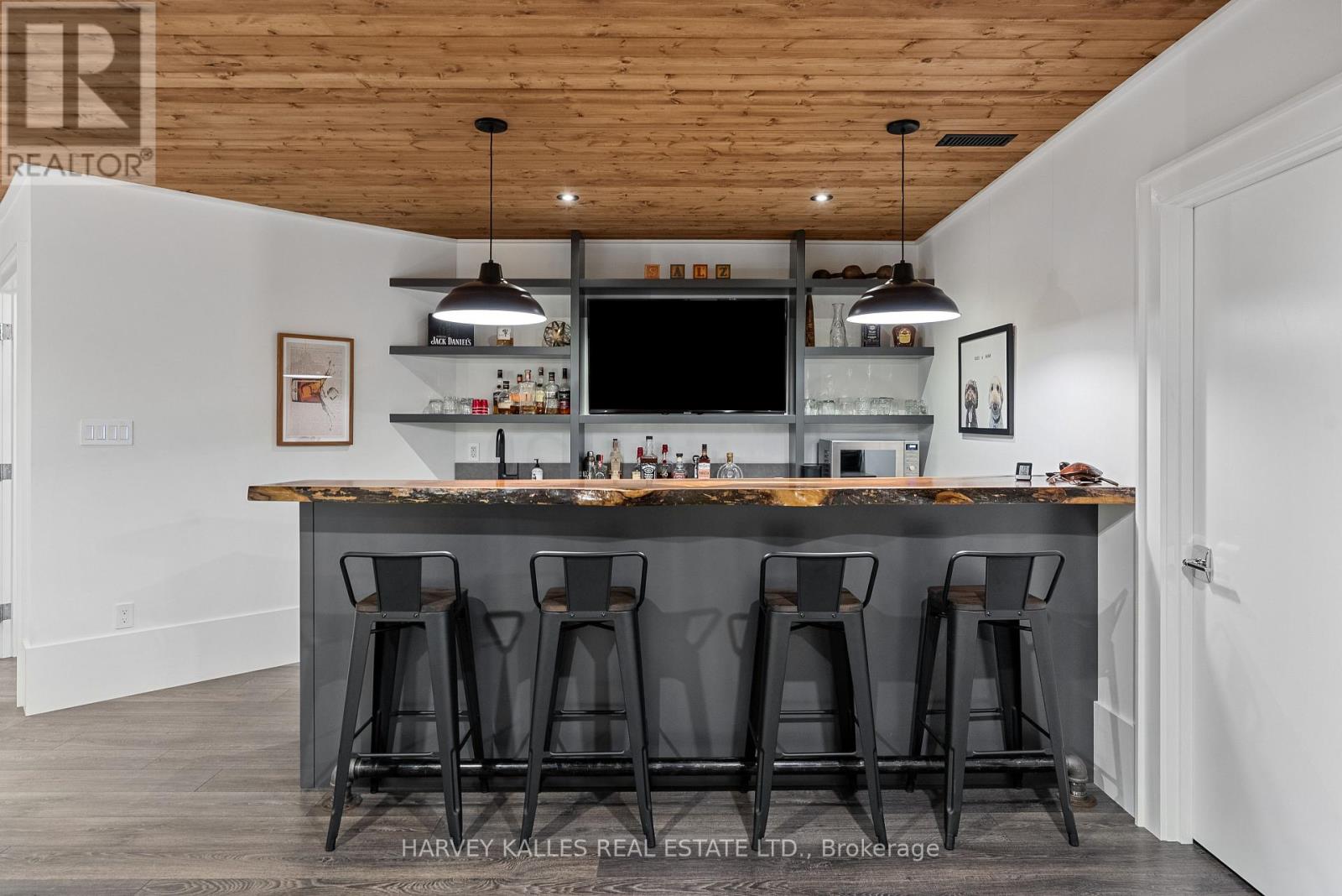 42 WINDFIELD DRIVE W