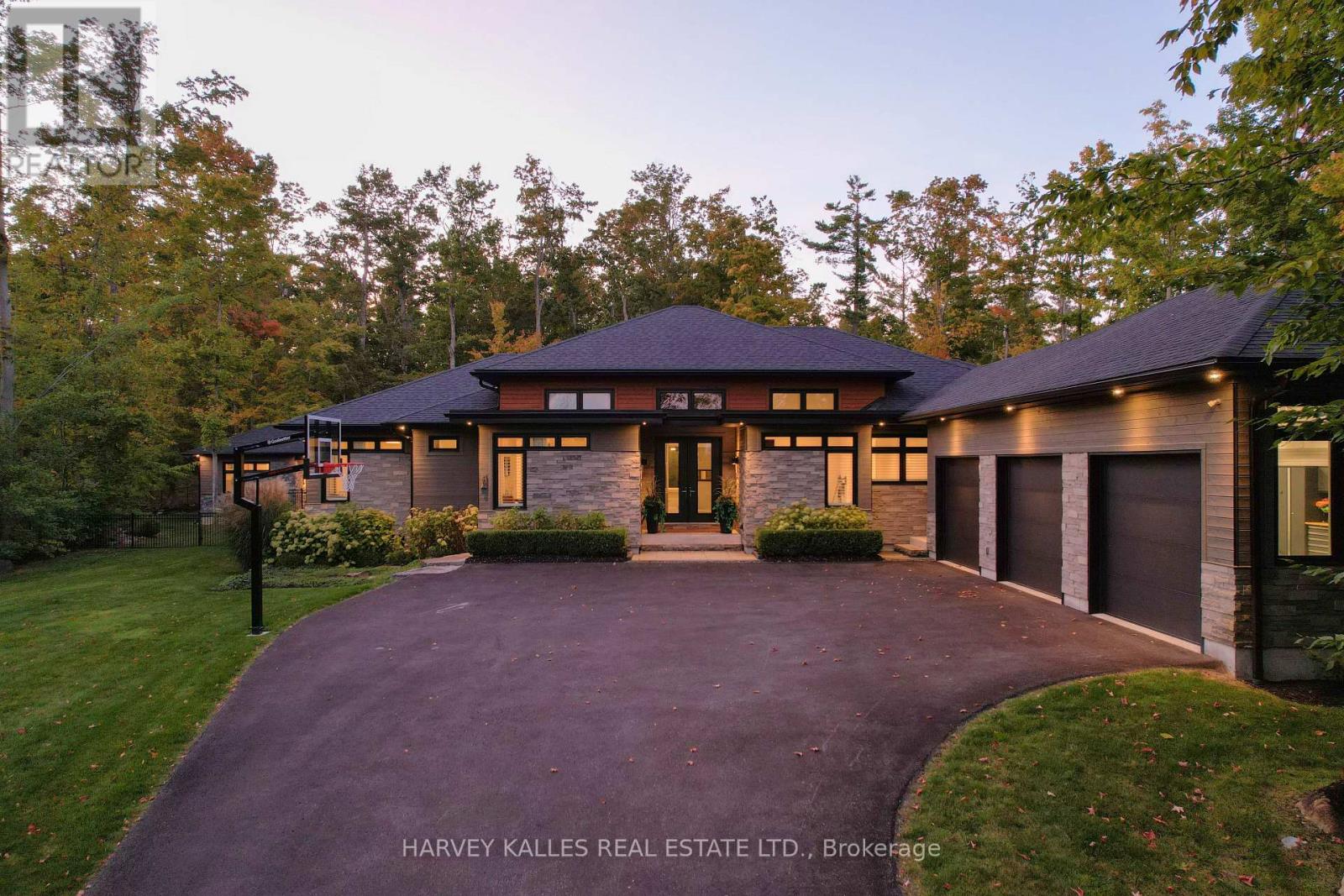 42 WINDFIELD DRIVE W