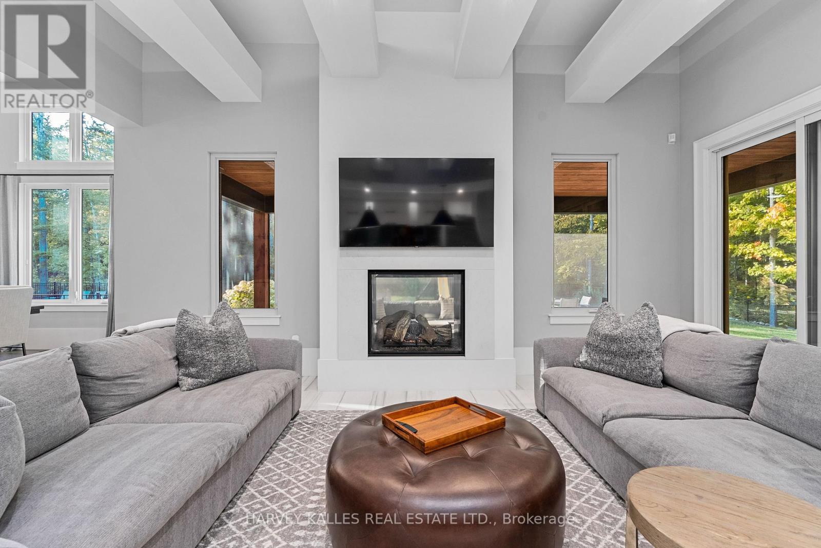 42 WINDFIELD DRIVE W