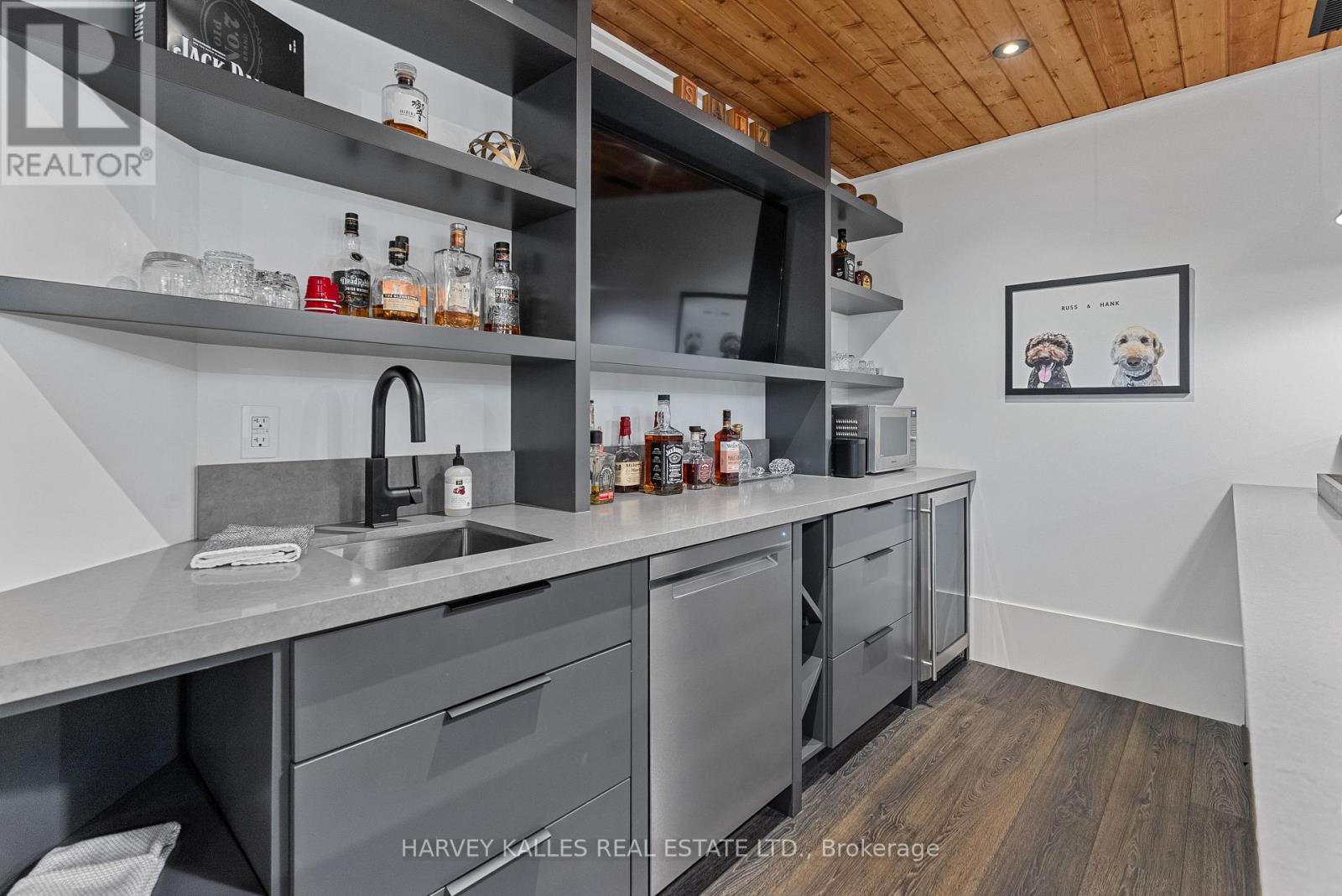 42 WINDFIELD DRIVE W