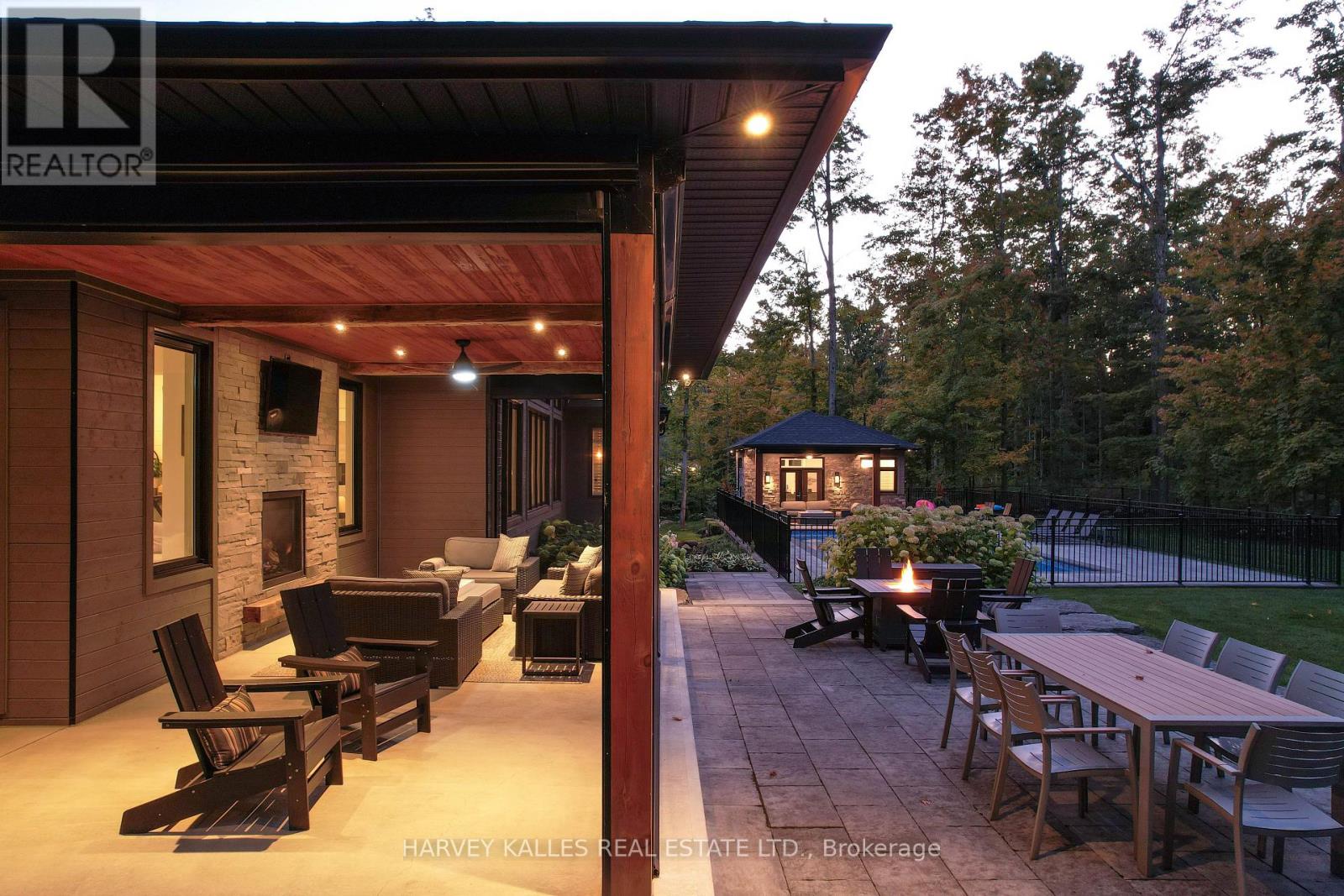 42 WINDFIELD DRIVE W