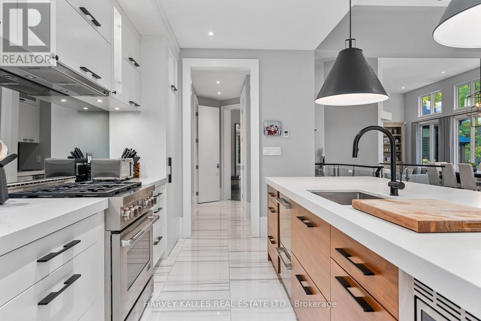 42 WINDFIELD DRIVE W