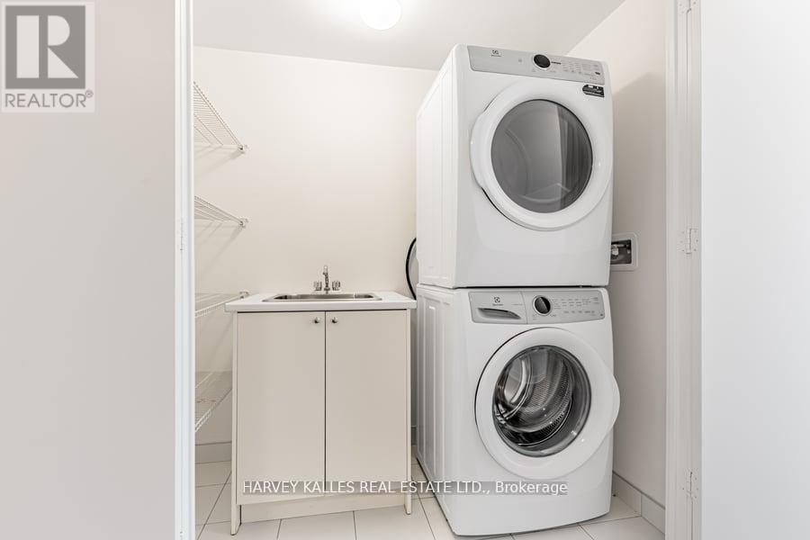 4 - 60 GEORGE BUTCHART DRIVE