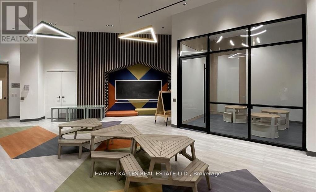 4 - 60 GEORGE BUTCHART DRIVE