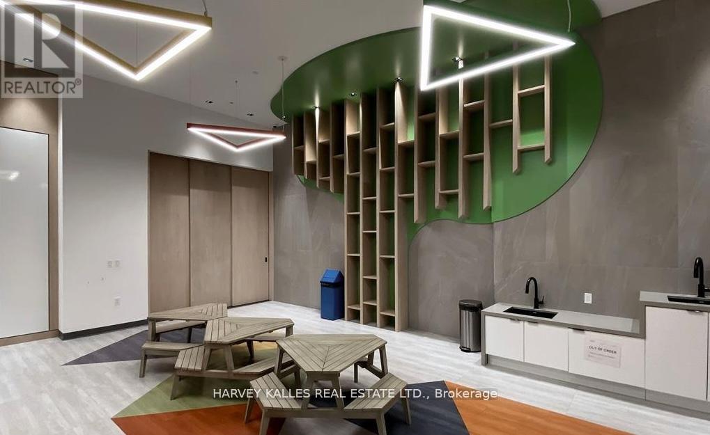 4 - 60 GEORGE BUTCHART DRIVE