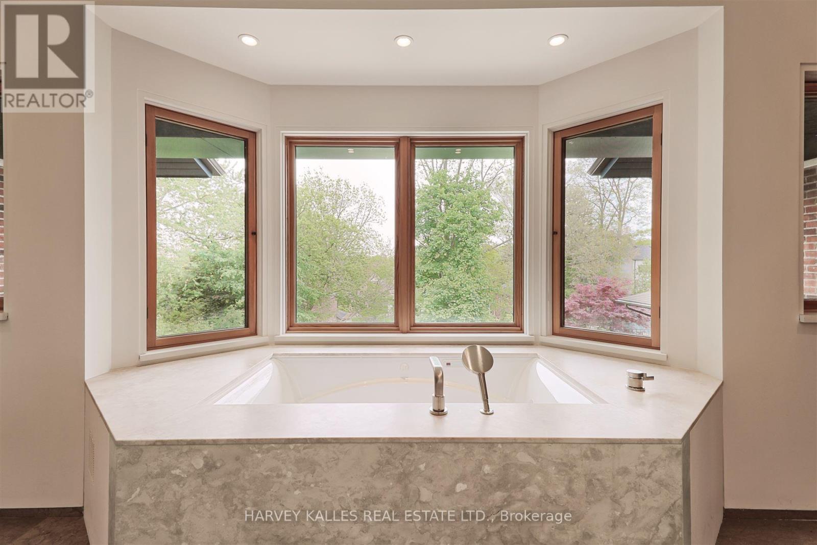 89 KINGSWAY CRESCENT