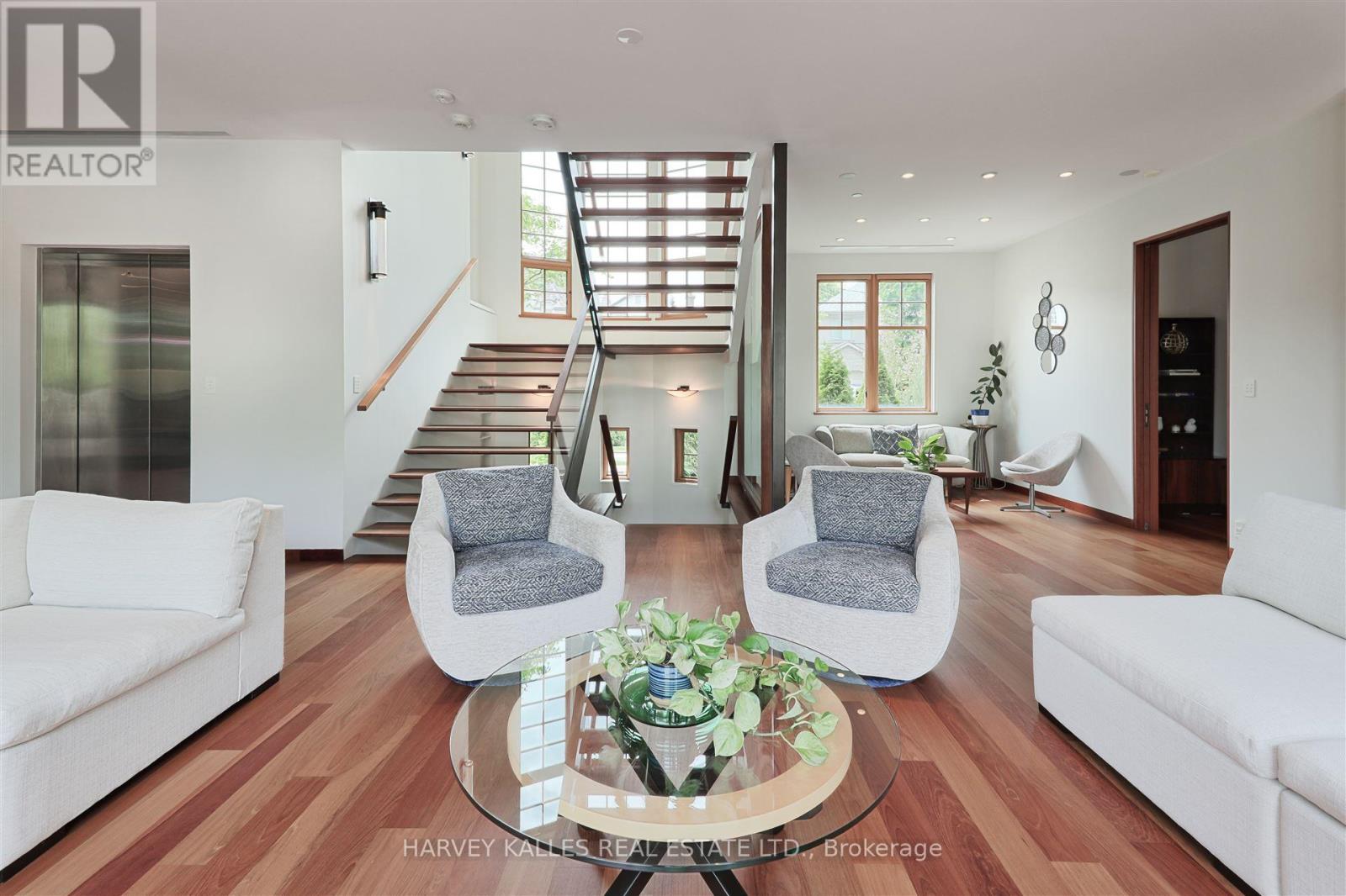 89 KINGSWAY CRESCENT