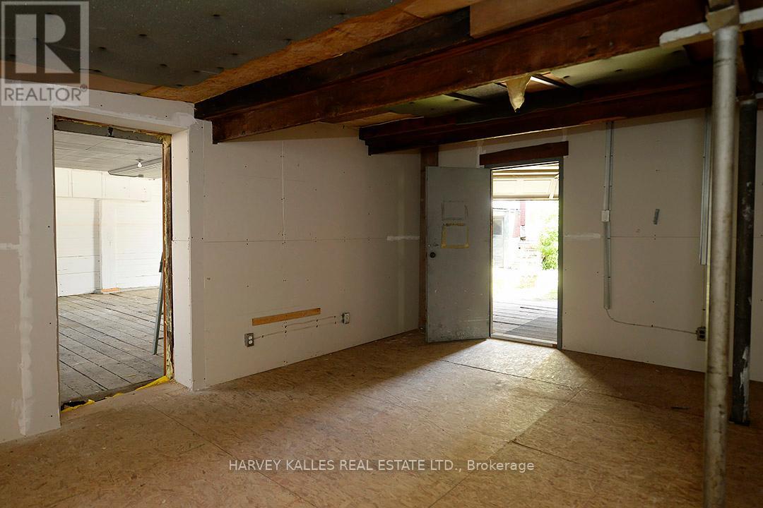 REAR - 792 OSSINGTON AVENUE