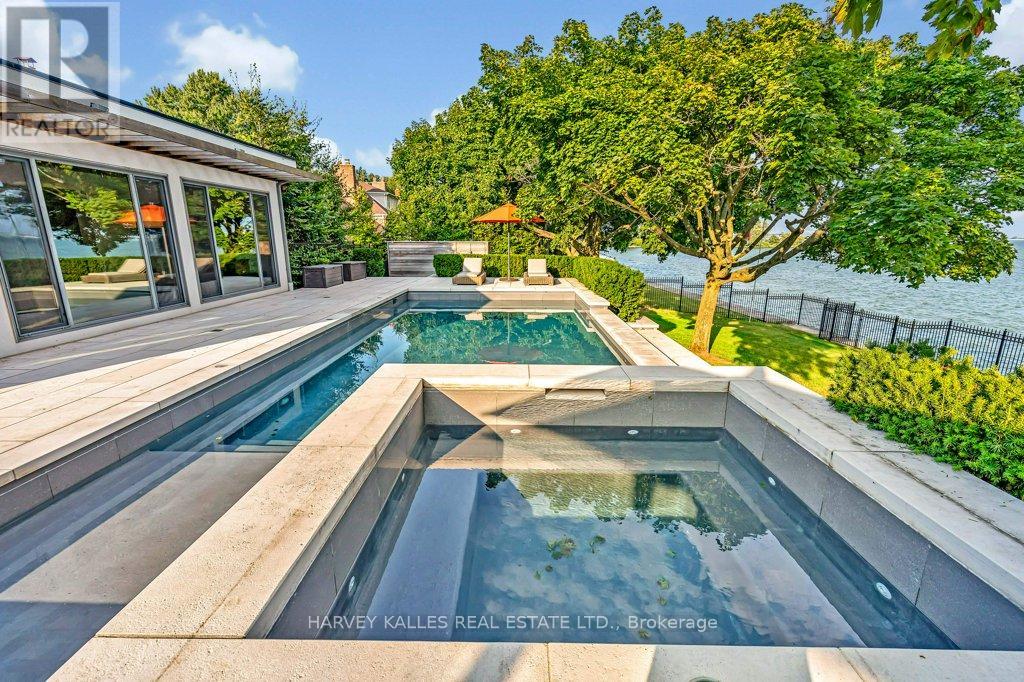 90 OAKLANDS PARK COURT