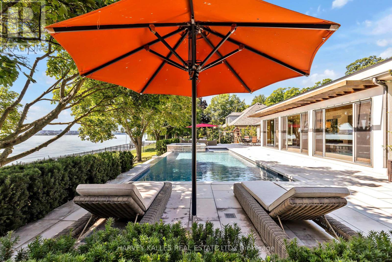 90 OAKLANDS PARK COURT