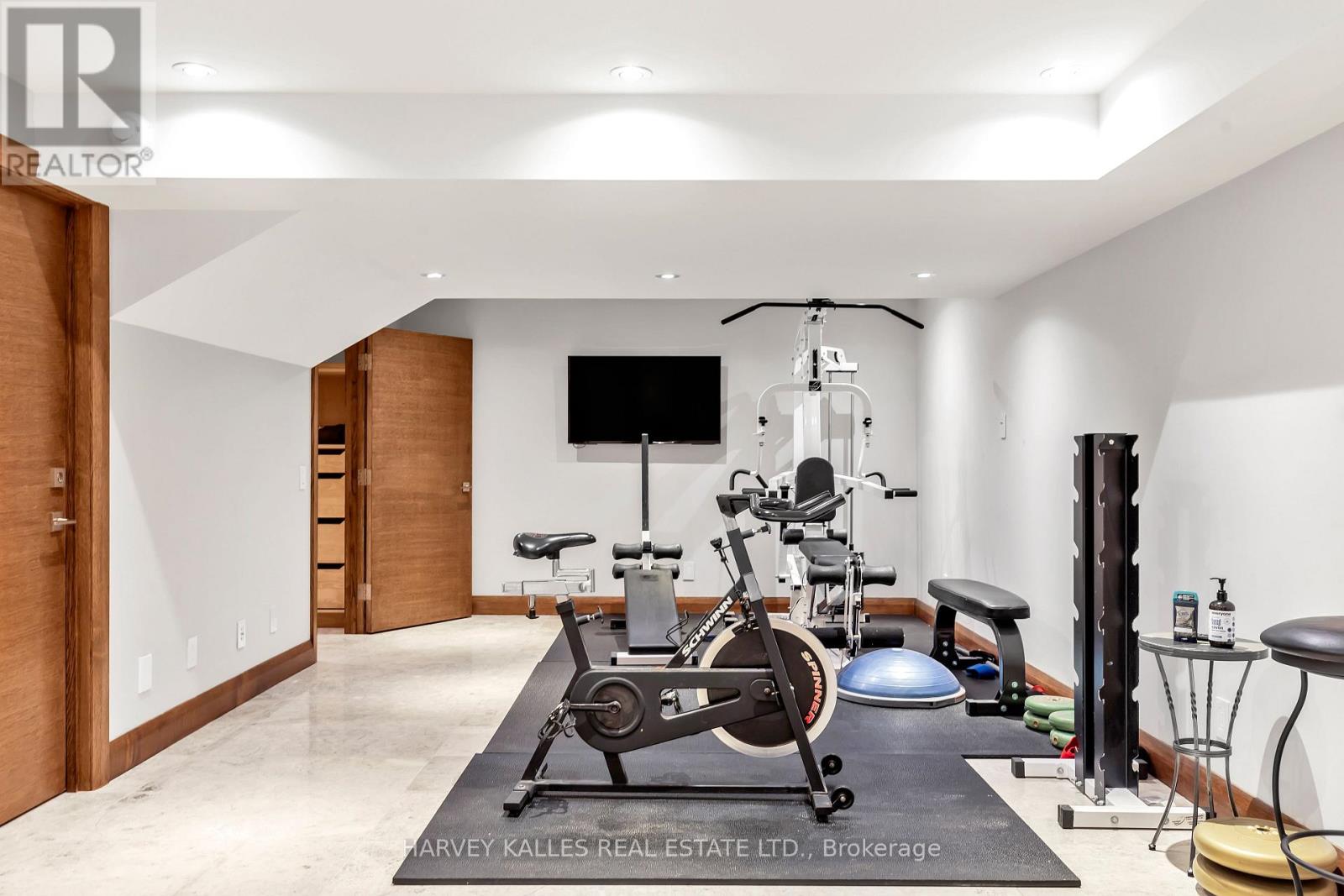 90 OAKLANDS PARK COURT