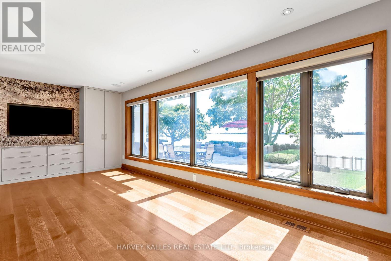 90 OAKLANDS PARK COURT