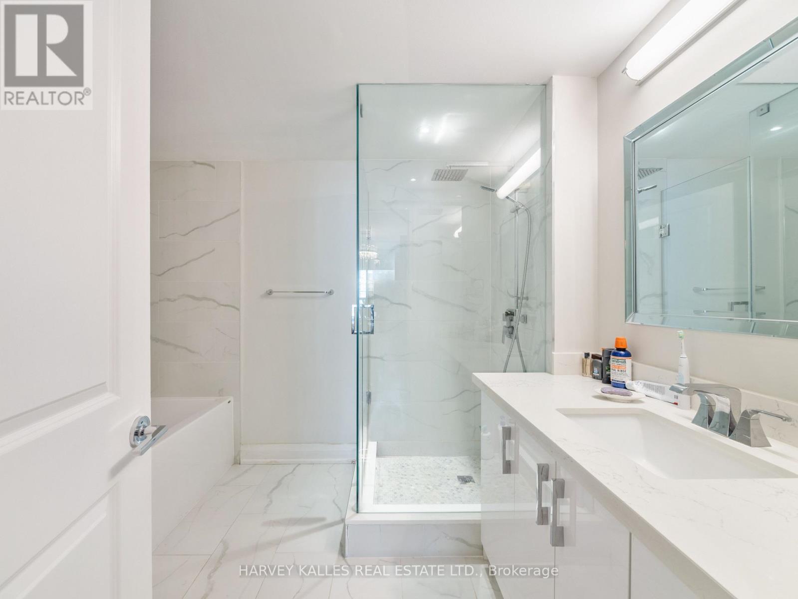 305 - 2511 BLOOR STREET W