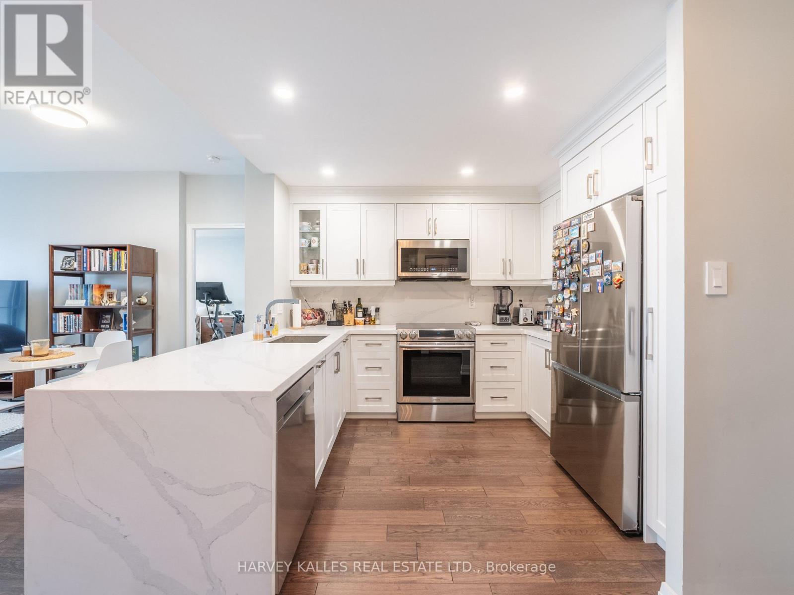 305 - 2511 BLOOR STREET W