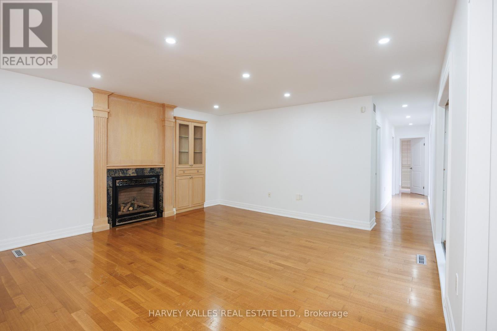 19 BLAIR ATHOL CRESCENT