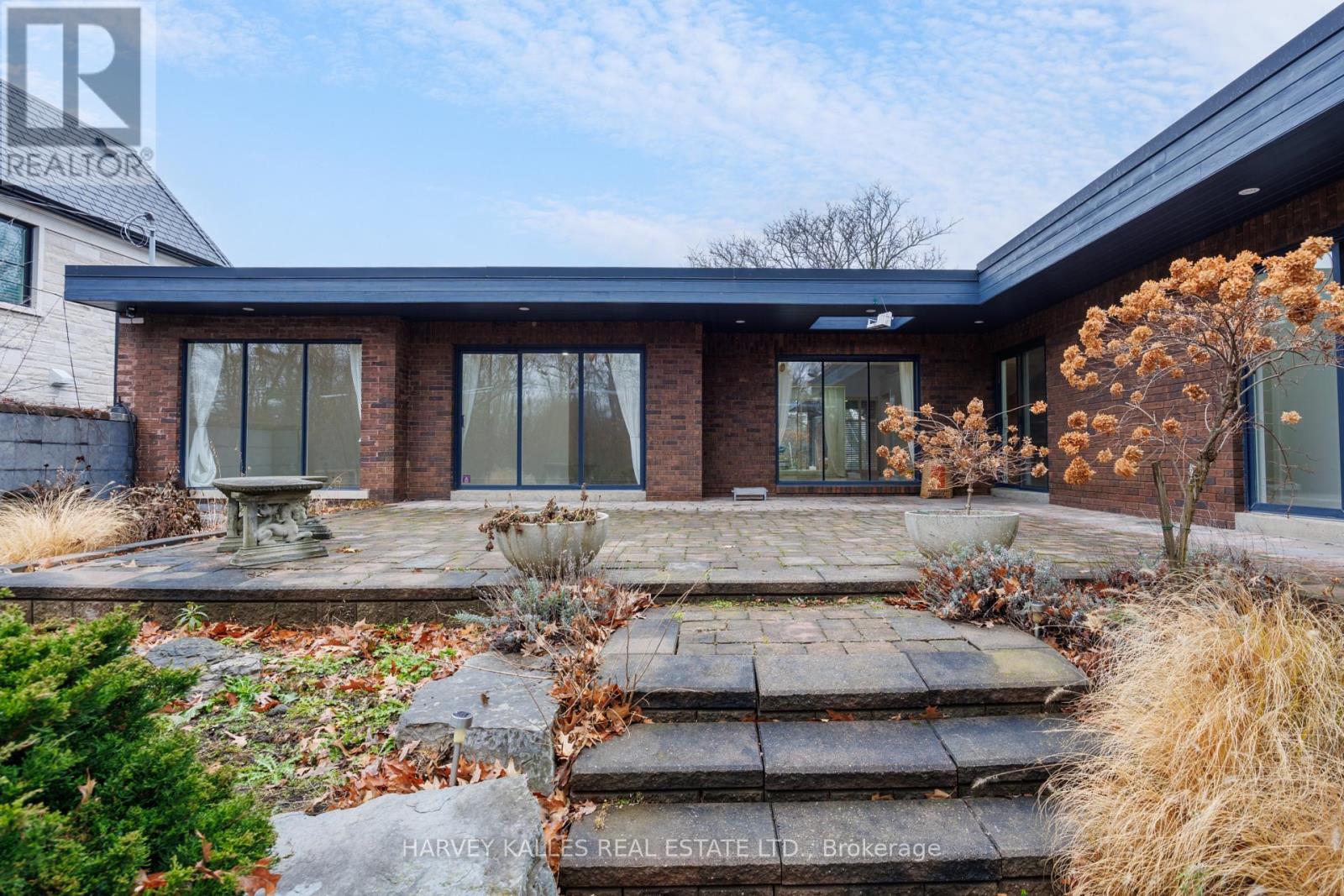 19 BLAIR ATHOL CRESCENT