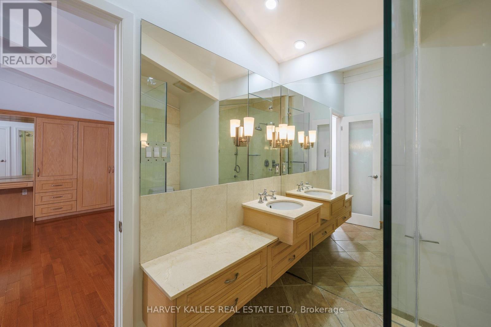 19 BLAIR ATHOL CRESCENT