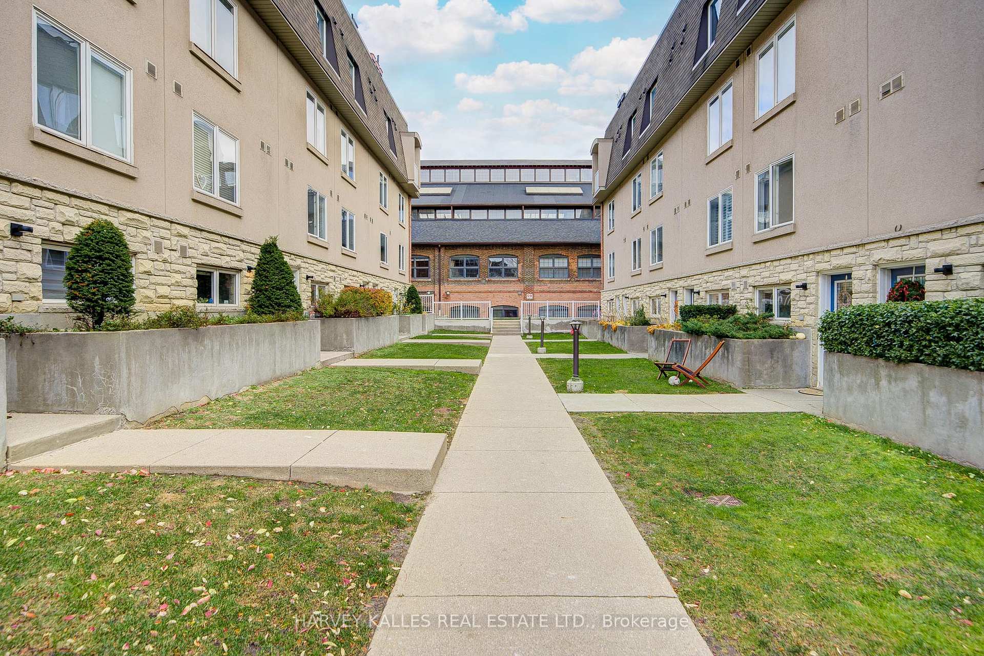 51 Foundry Avenue 55