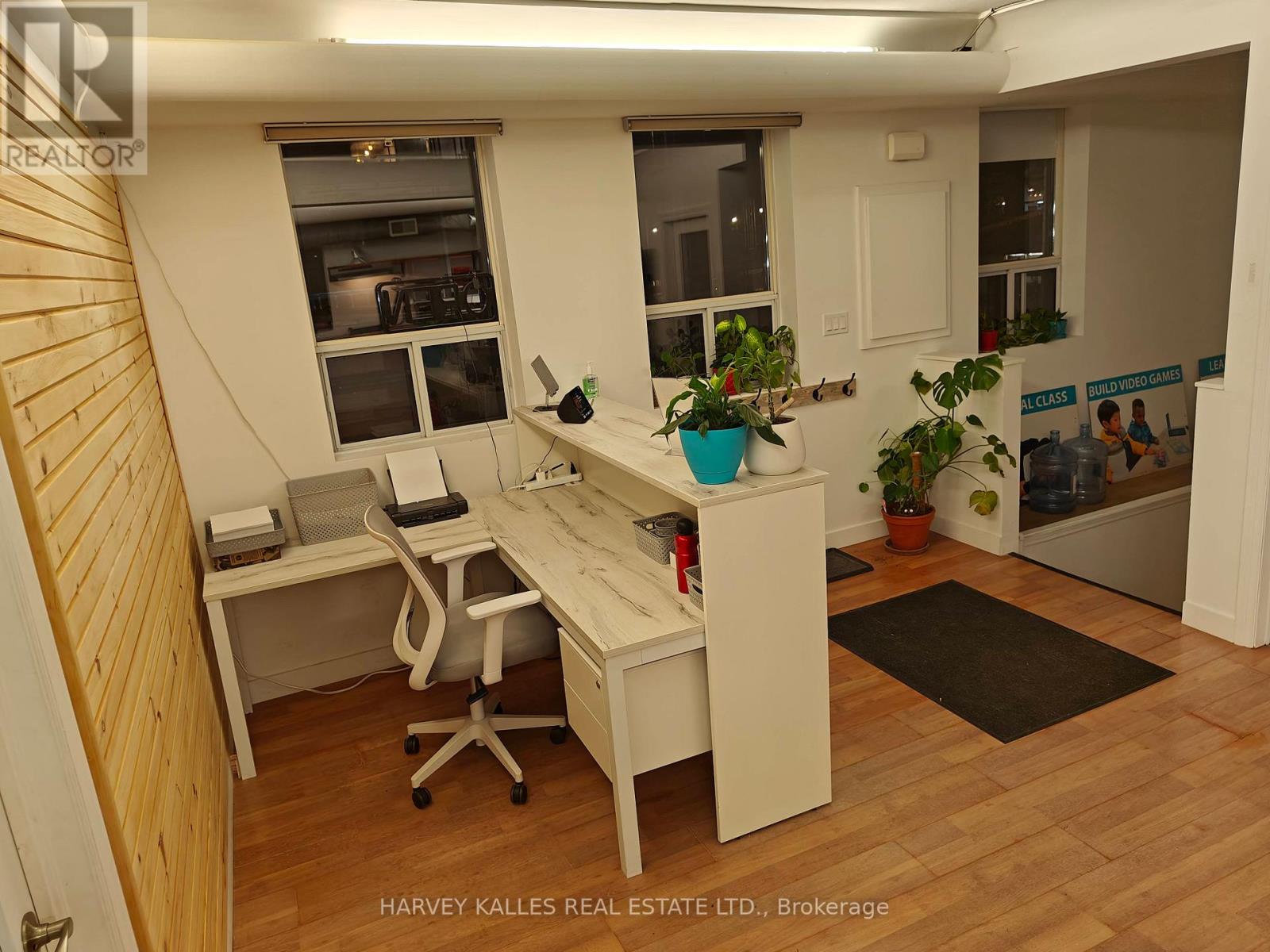 B - 406 PACIFIC AVENUE