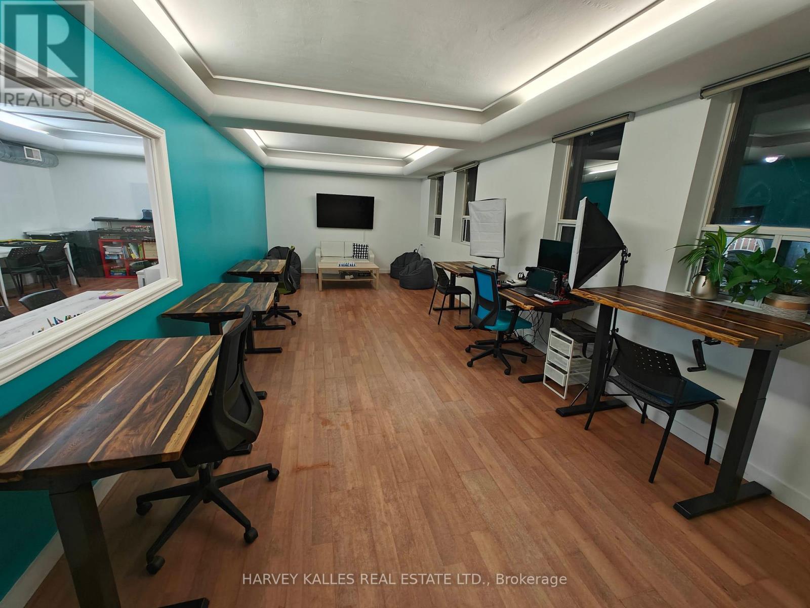 B - 406 PACIFIC AVENUE