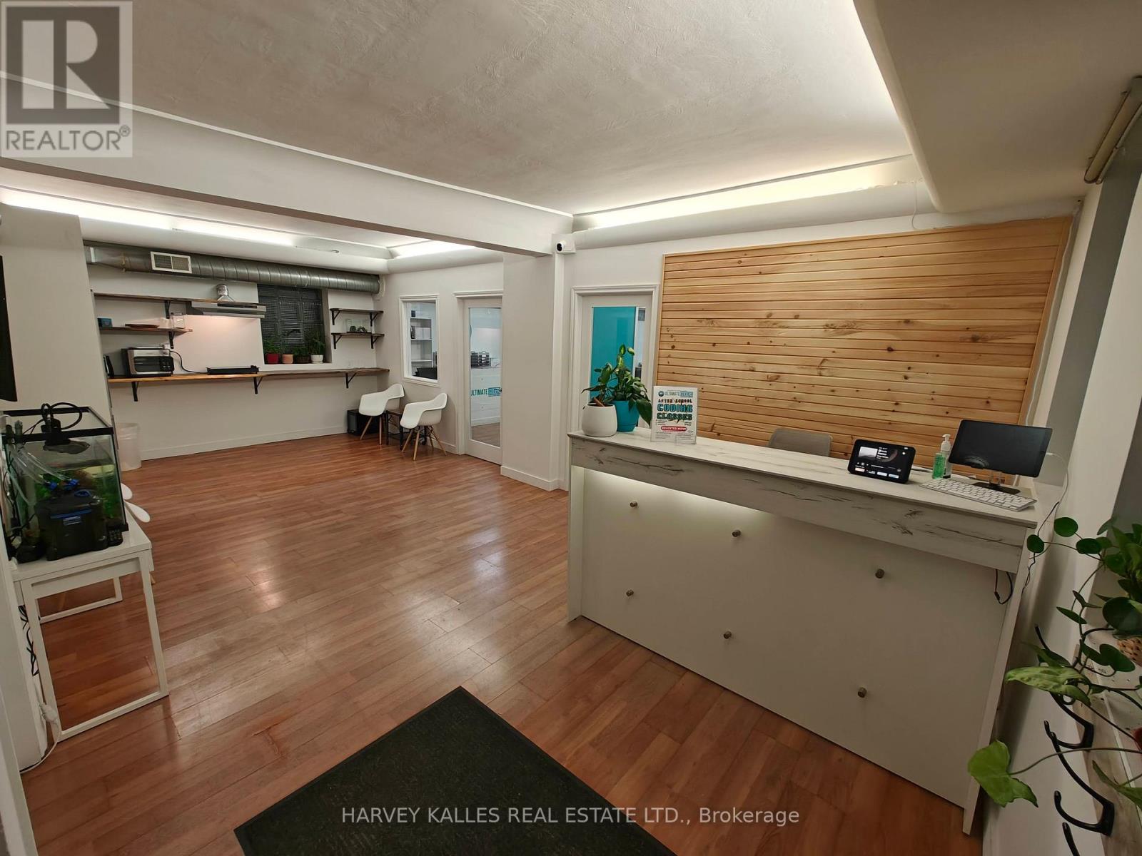 B - 406 PACIFIC AVENUE