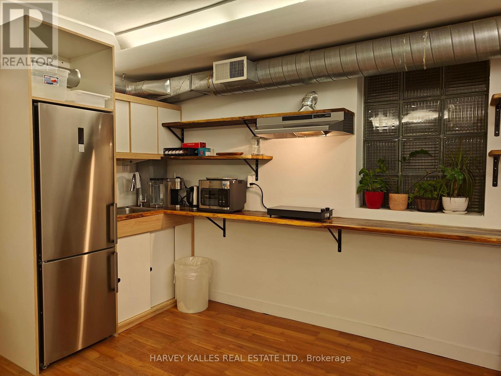 B - 406 PACIFIC AVENUE