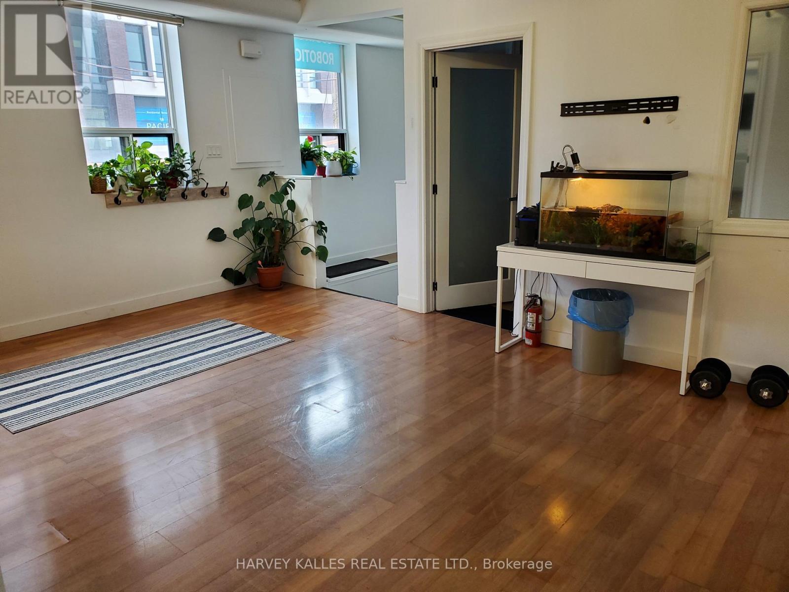 B - 406 PACIFIC AVENUE