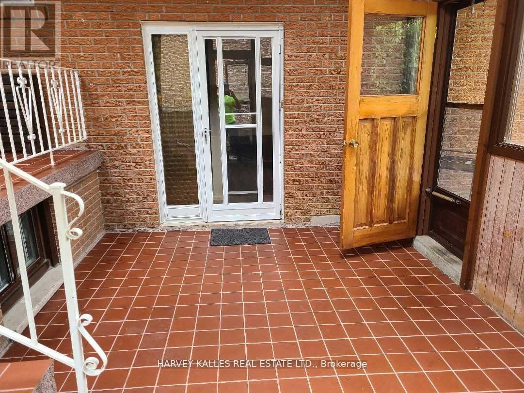 LOWER - 2379 HENSALL STREET