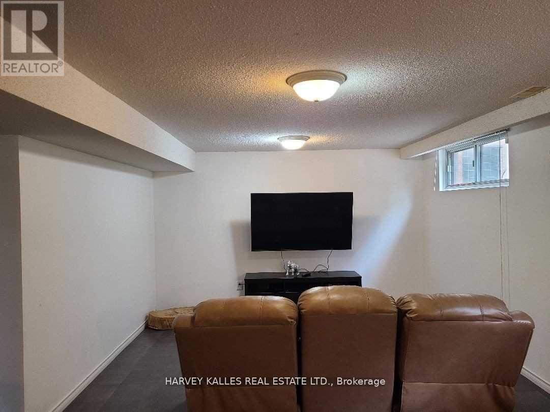 LOWER - 2379 HENSALL STREET