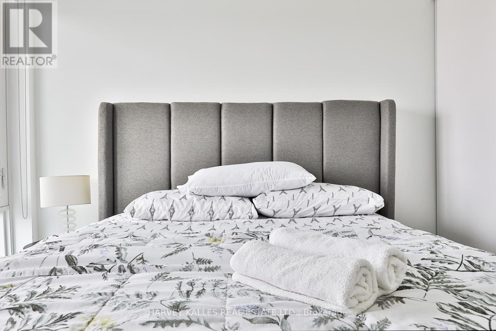 338 - 215 LAKESHORE ROAD W