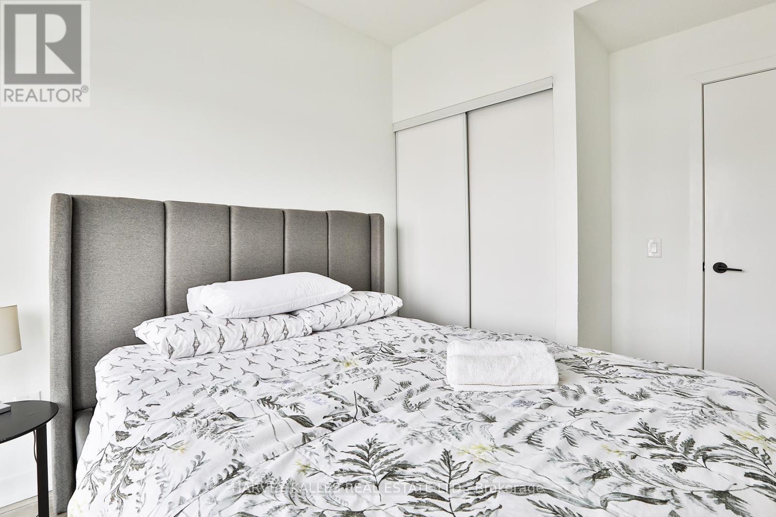 338 - 215 LAKESHORE ROAD W