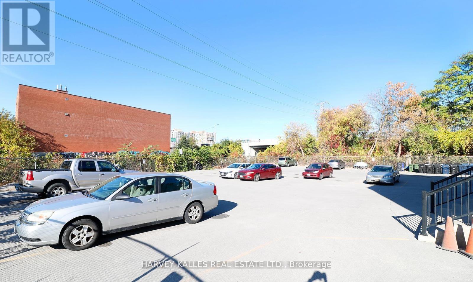 310 - 500 GILBERT AVENUE