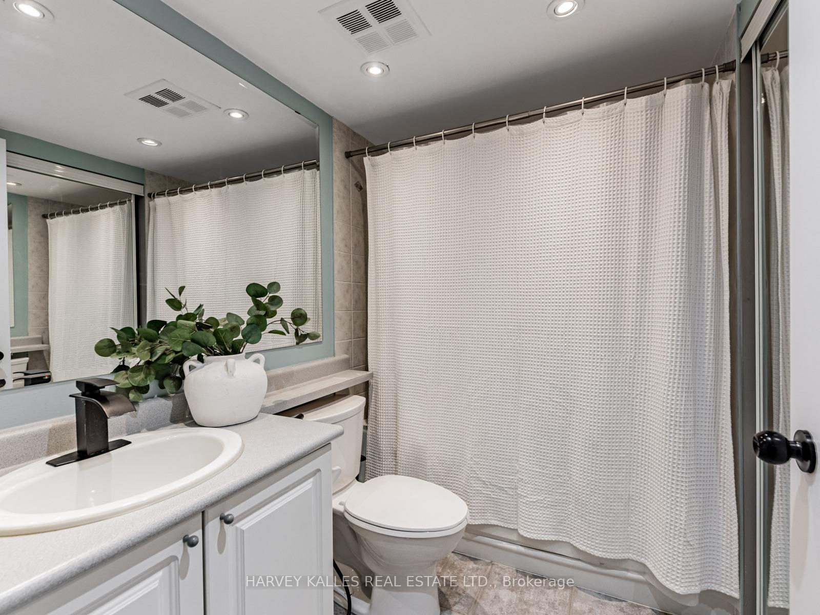 200 Manitoba Street 406