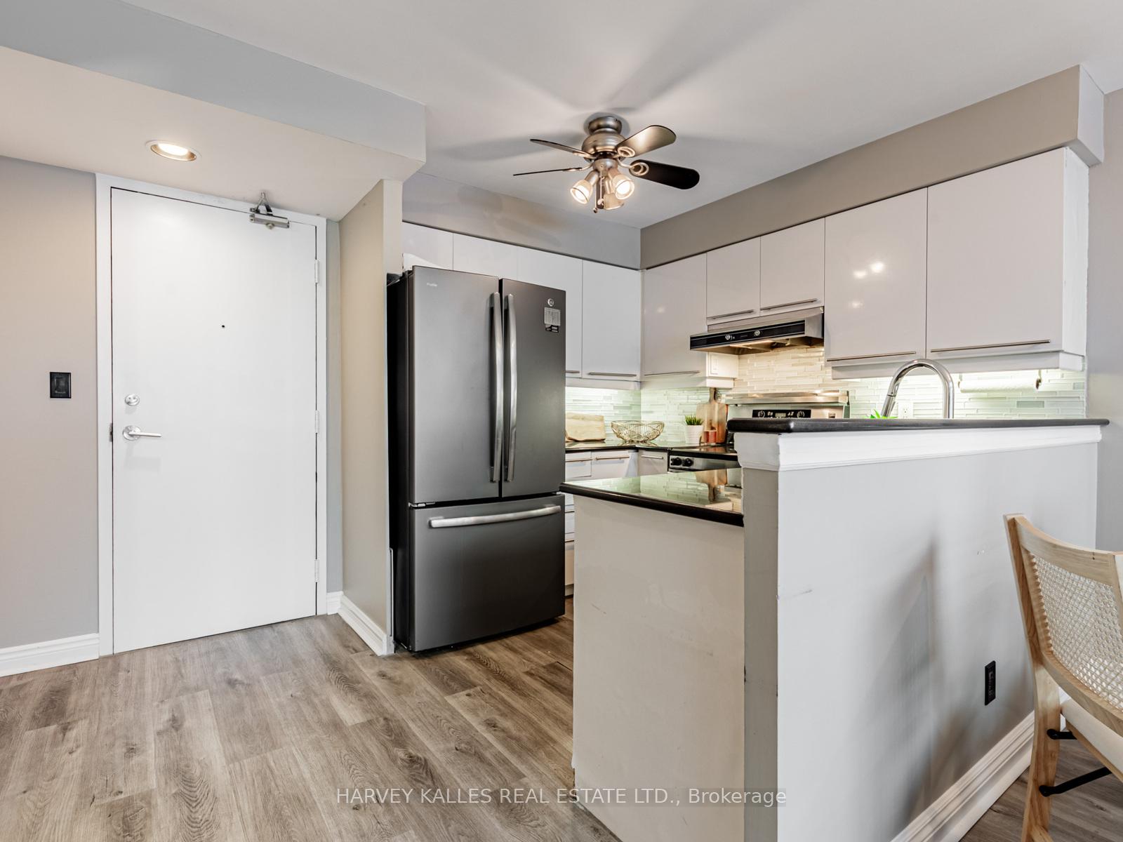 200 Manitoba Street 406