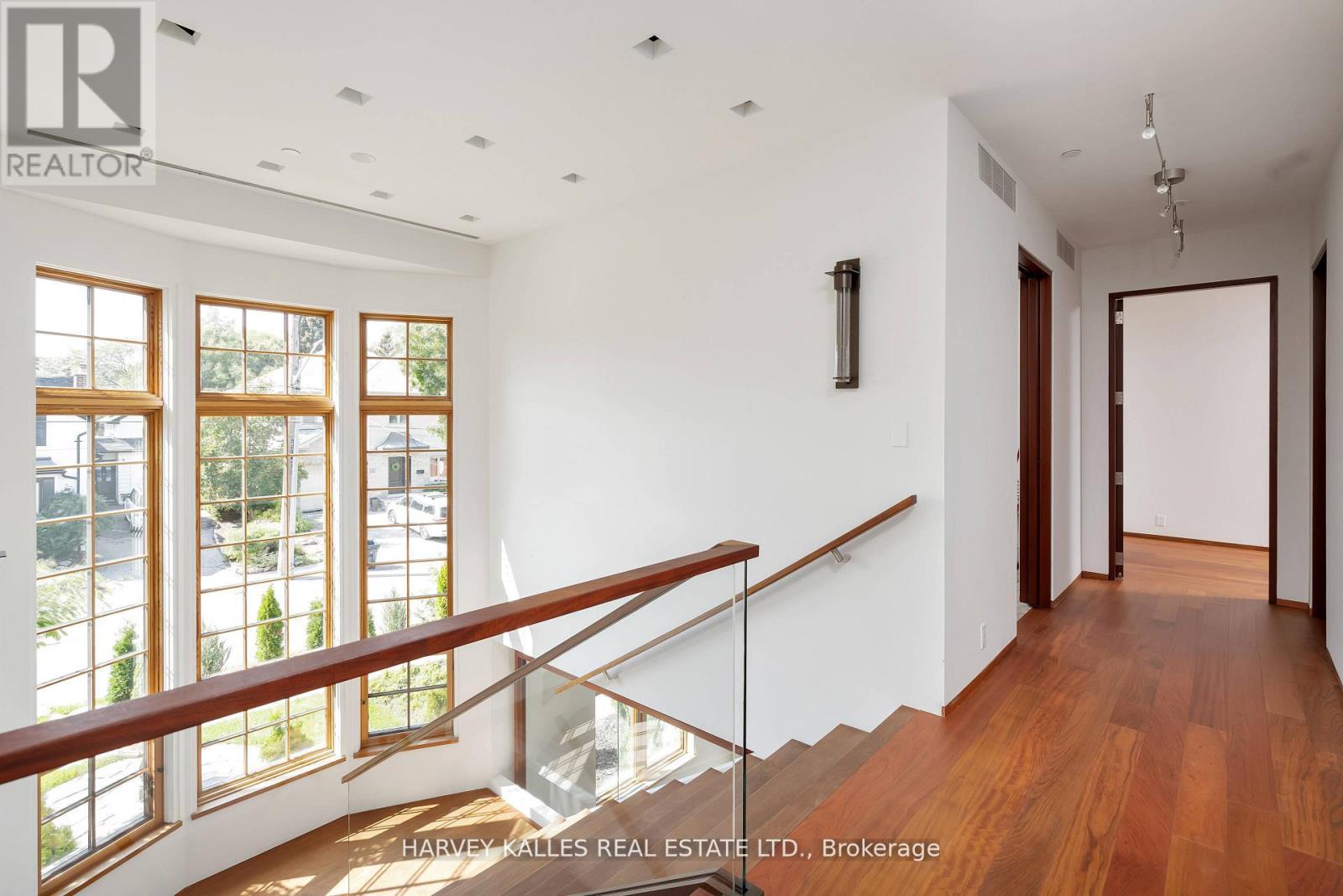 89 KINGSWAY CRESCENT