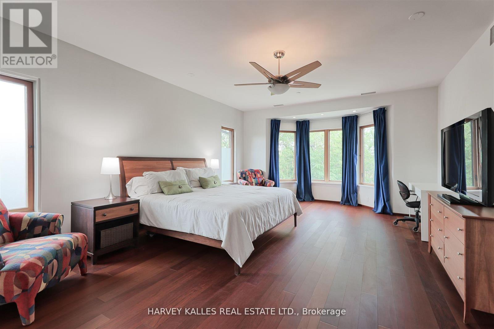 89 KINGSWAY CRESCENT