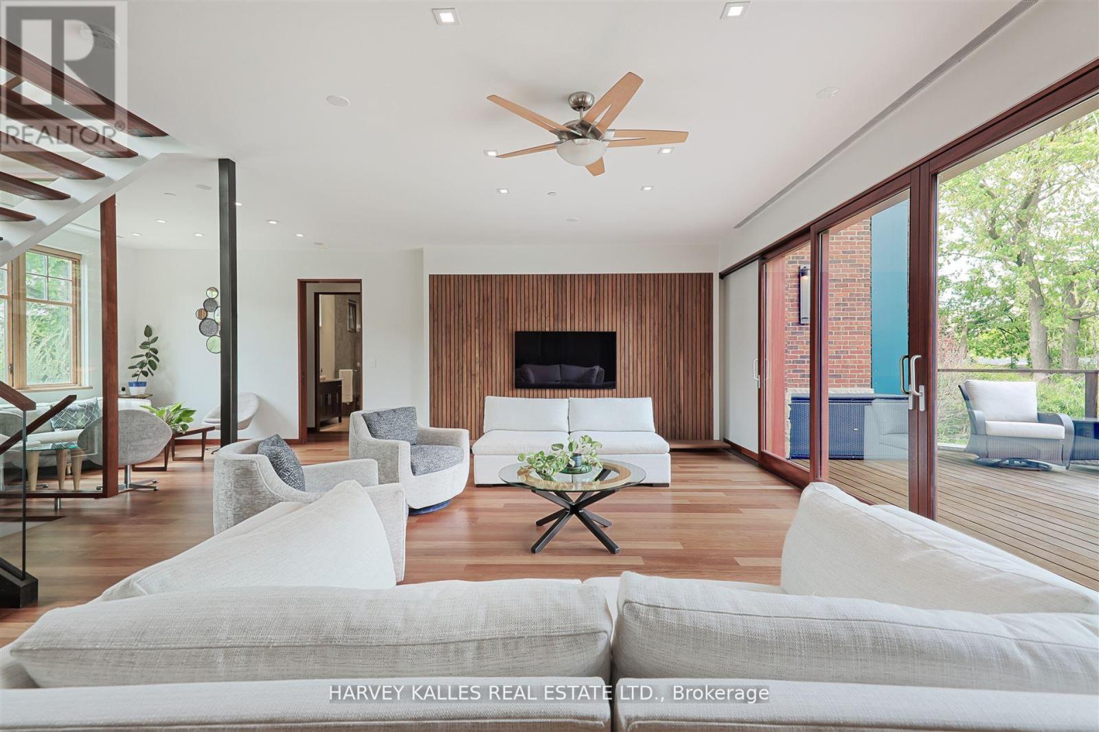 89 KINGSWAY CRESCENT