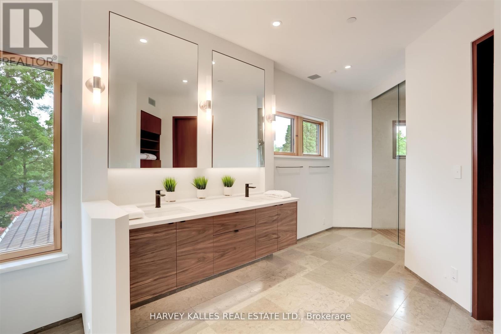 89 KINGSWAY CRESCENT