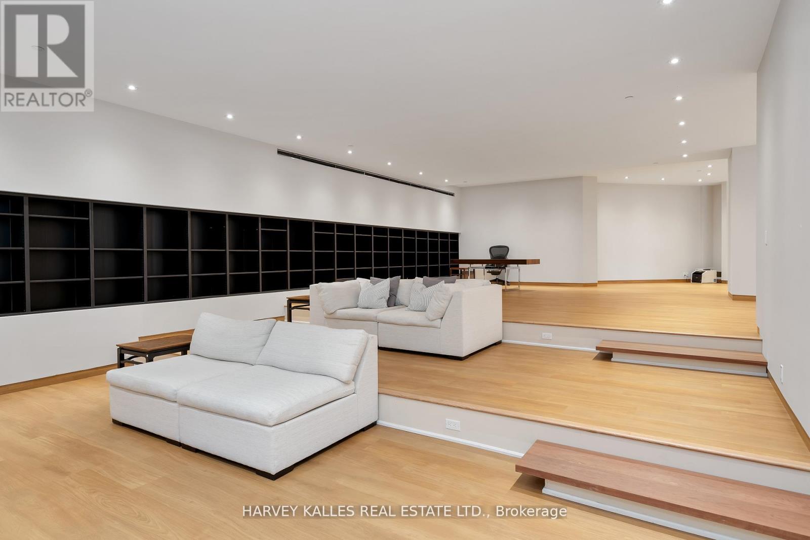 89 KINGSWAY CRESCENT