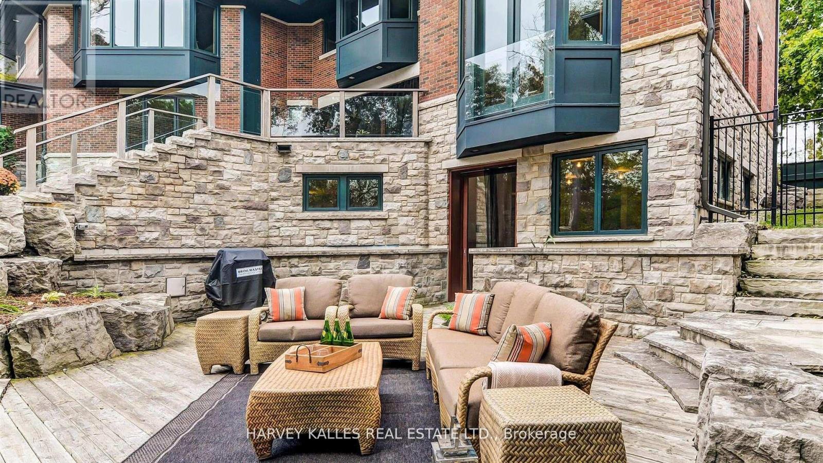 89 KINGSWAY CRESCENT