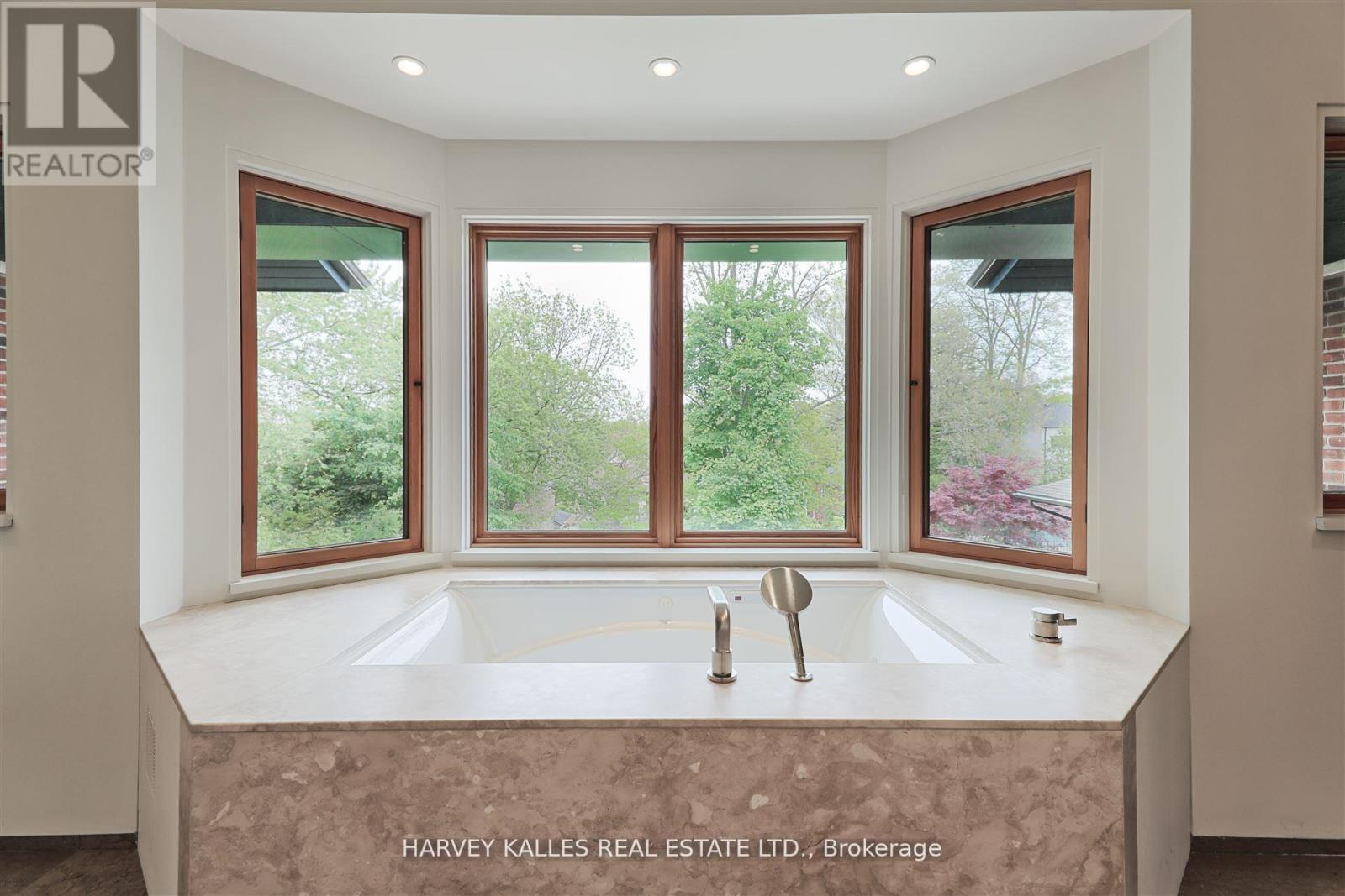 89 KINGSWAY CRESCENT