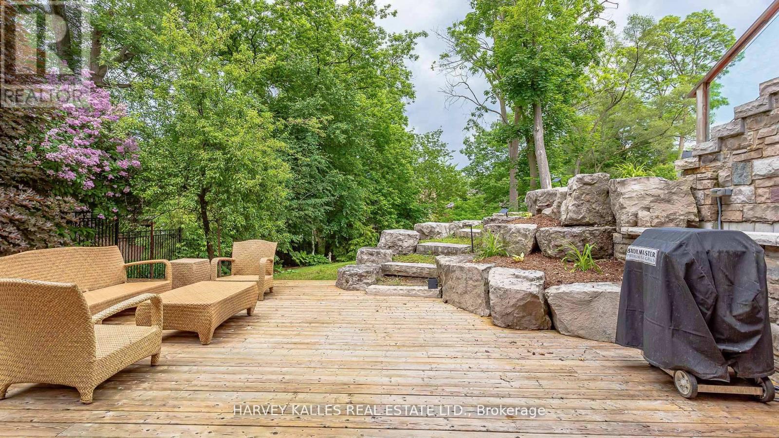 89 KINGSWAY CRESCENT