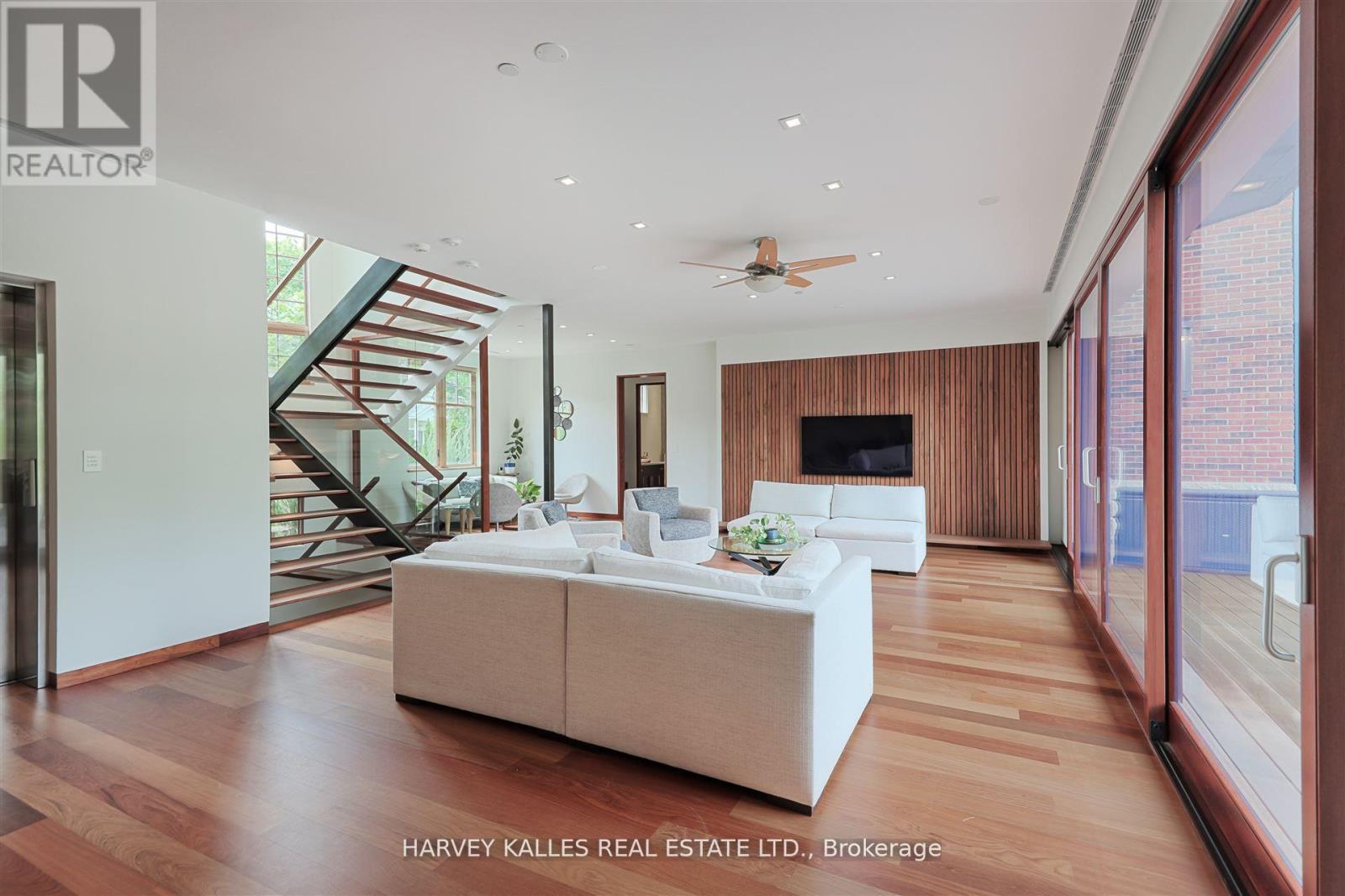 89 KINGSWAY CRESCENT