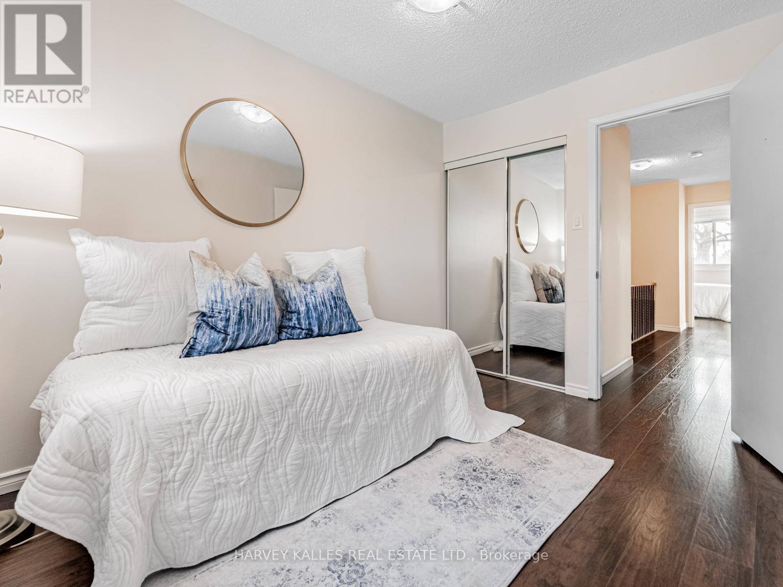 63 - 3025 CEDARGLEN GATE