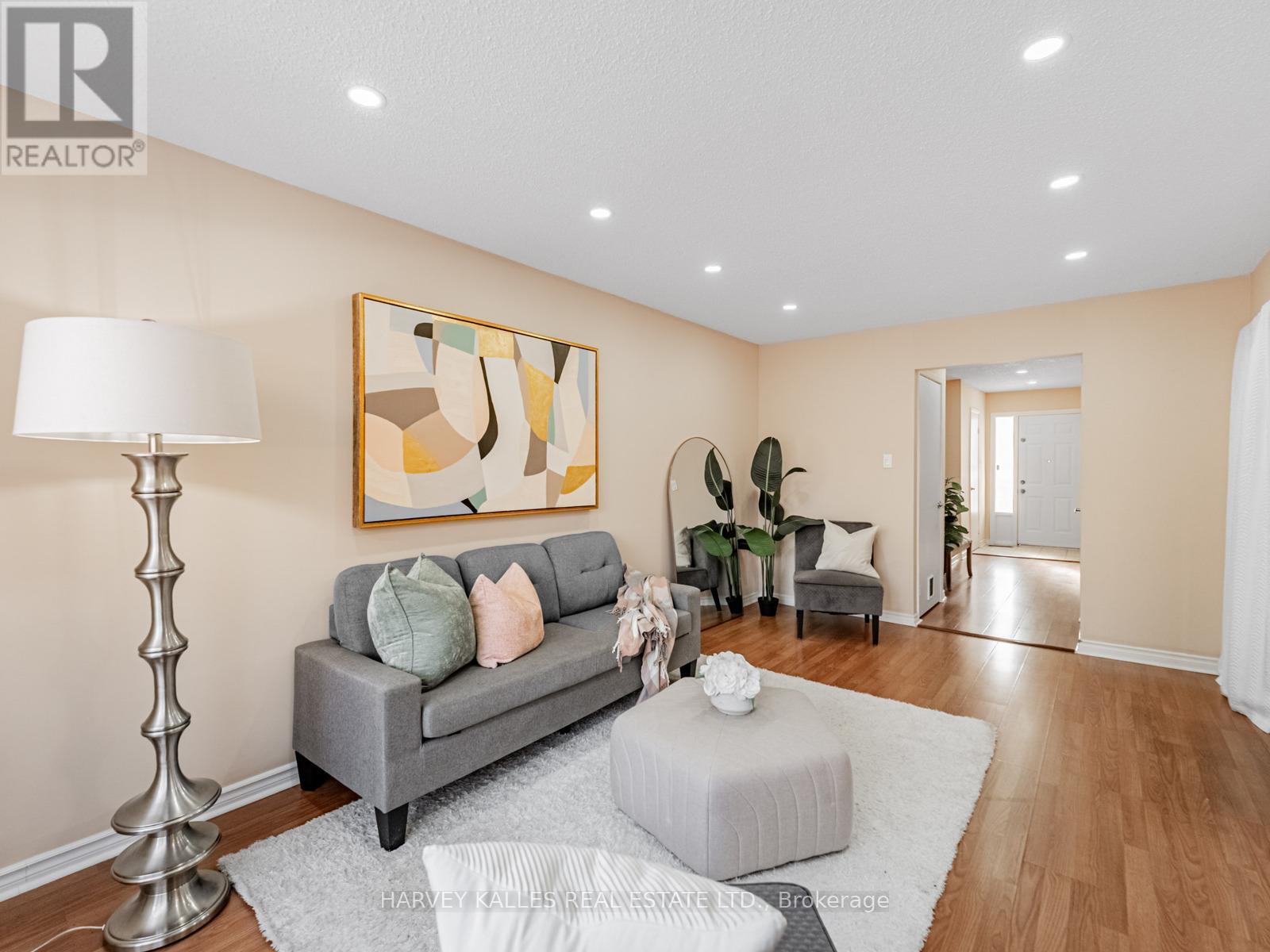 63 - 3025 CEDARGLEN GATE