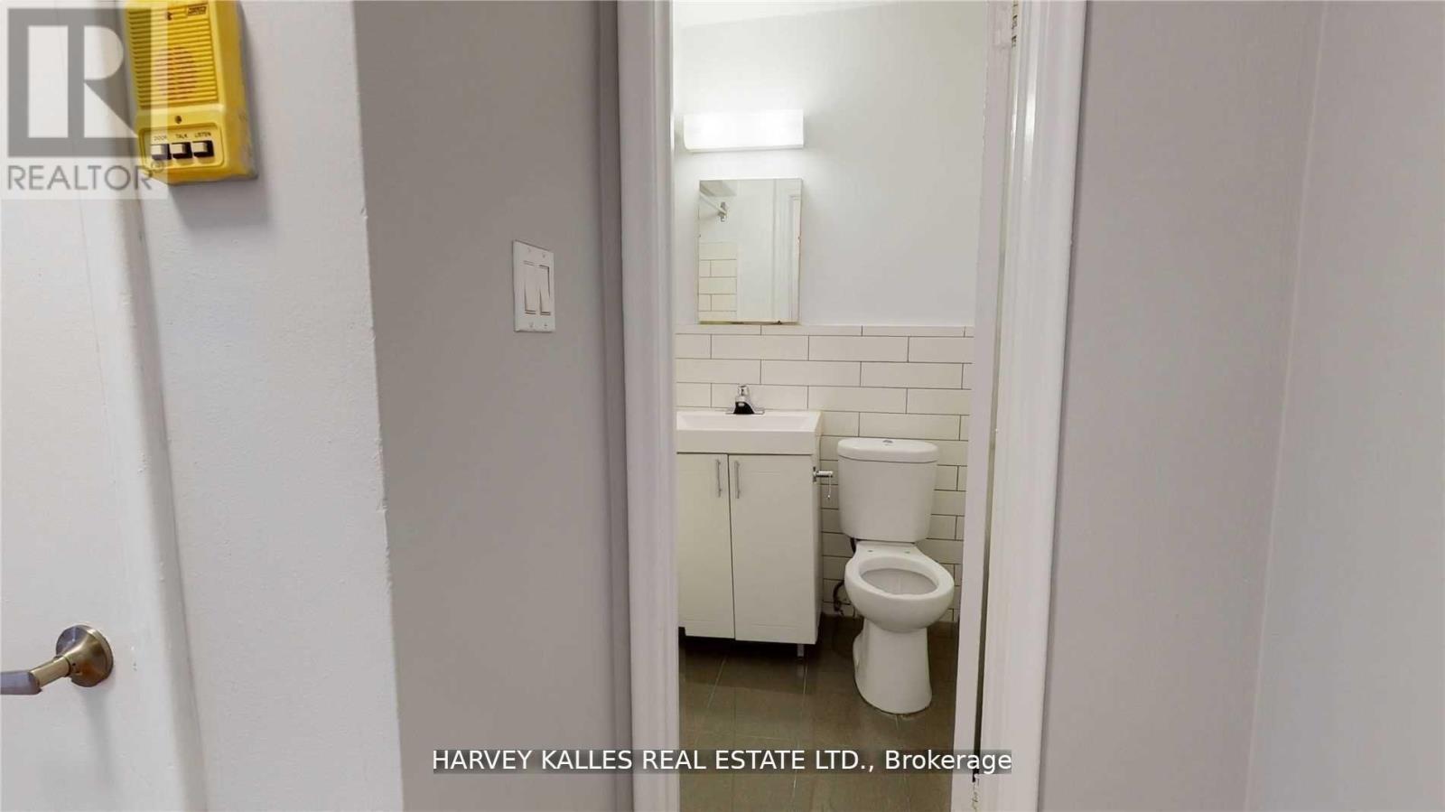 B4 - 4 GREENTREE COURT